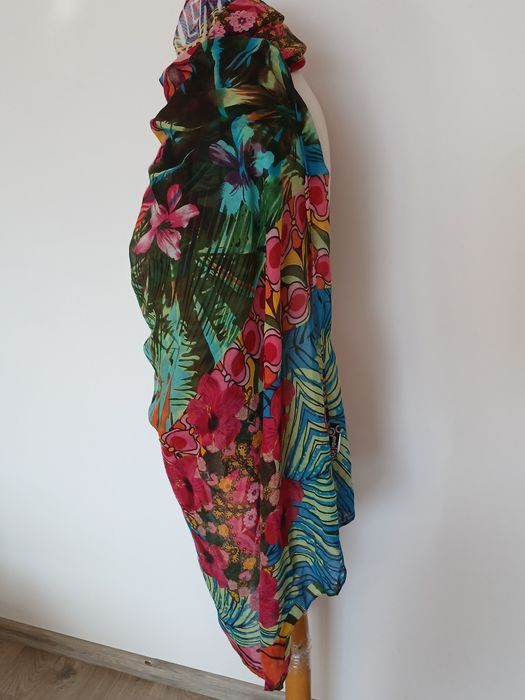 Пролетни  дамски шалове Desigual