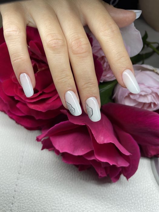 Unghii cu gel sau cu oja semipermanenta