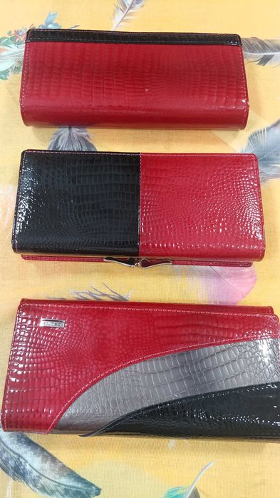 Дамски портмонета от естествена лакирана кожа.Разни модели и цветове.