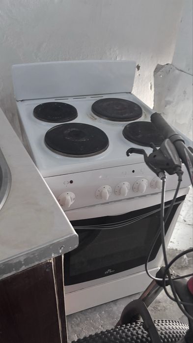 Продам духовку с плиткой