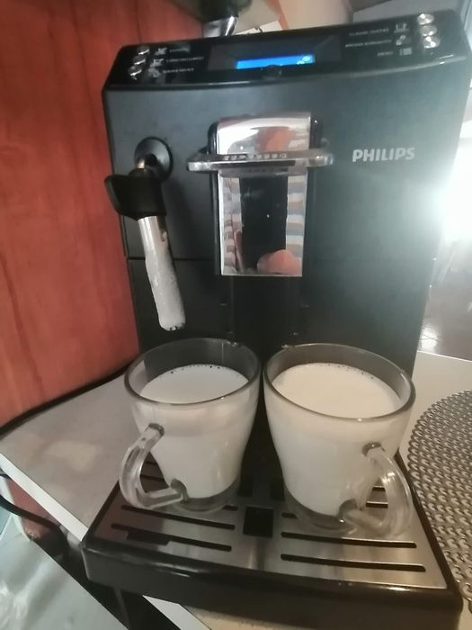 Vând expresor de cafea Philips.Stare perfectă de funcționare.