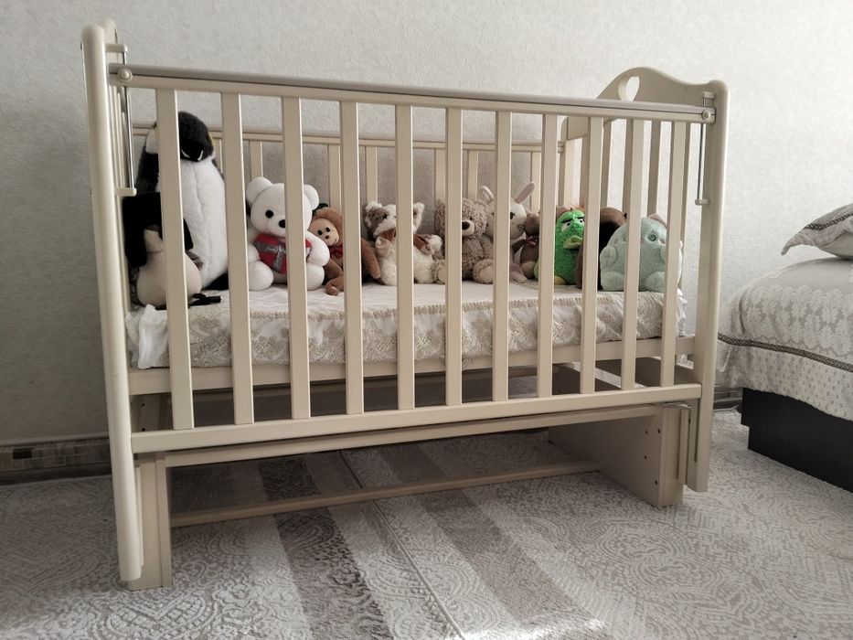 Продам манежку новая