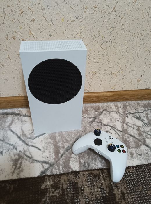 Xbox series s в хорошо состоянии