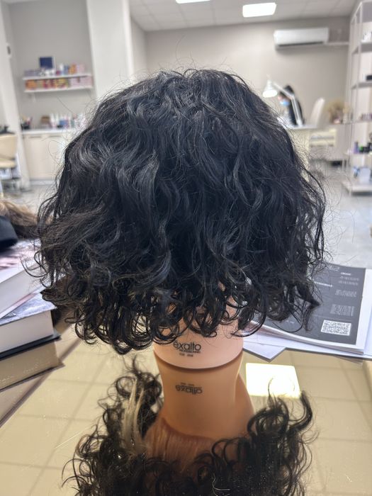 Къдрава перука (естествен косъм) + козирка с опашка