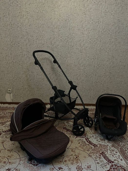 Коляска в отличном состояние