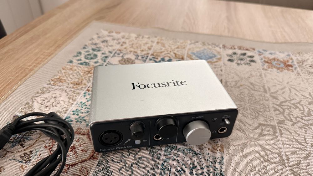 Interfata Audio Focusrite iTrack Solo Placa de Sunet Externa USB Microfon si Chitara + placa de sunet PC