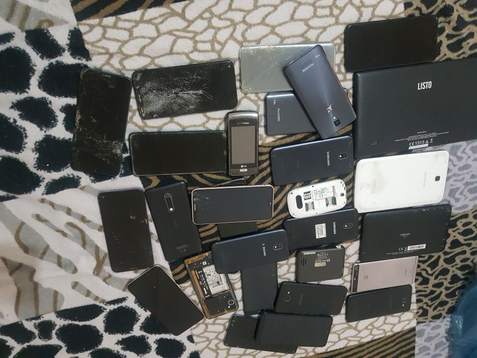 Lot piese telefoane si tablete