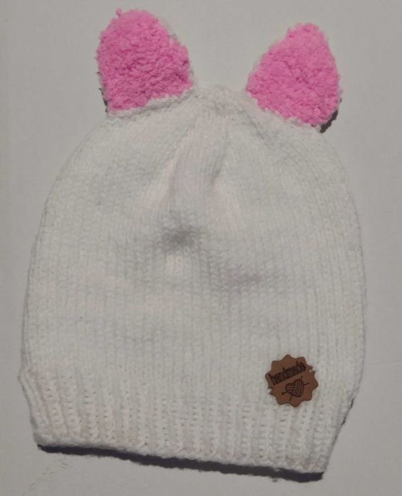 Безшевно ръчно плетена детска шапка с ушички 5€/бр или 2бр./9 €