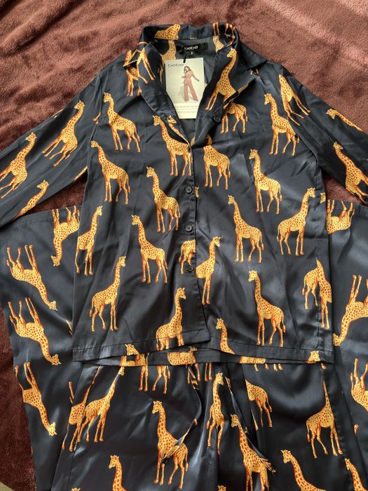 Pijama satin cu girafe