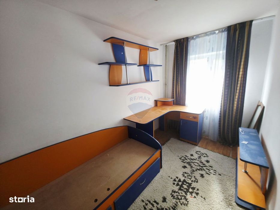 Apartament cu 3 camere de vânzare în zona Maratei