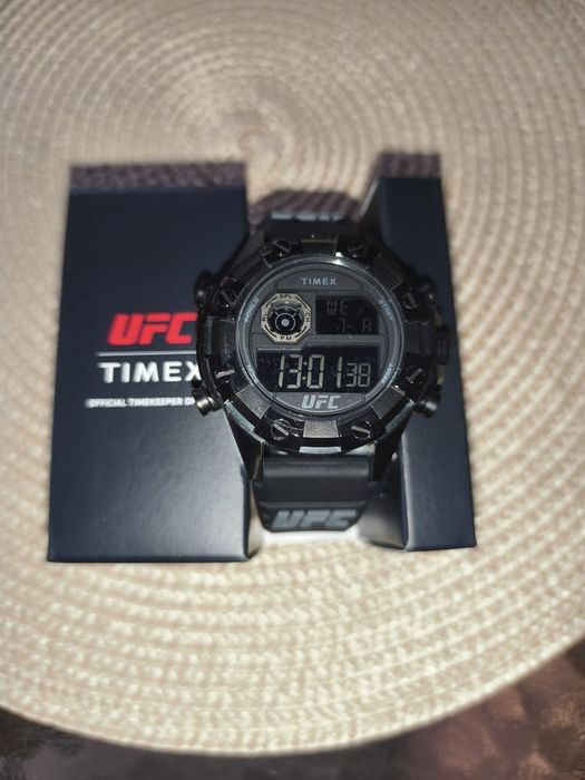 Vând ceas Timex UFC Edition