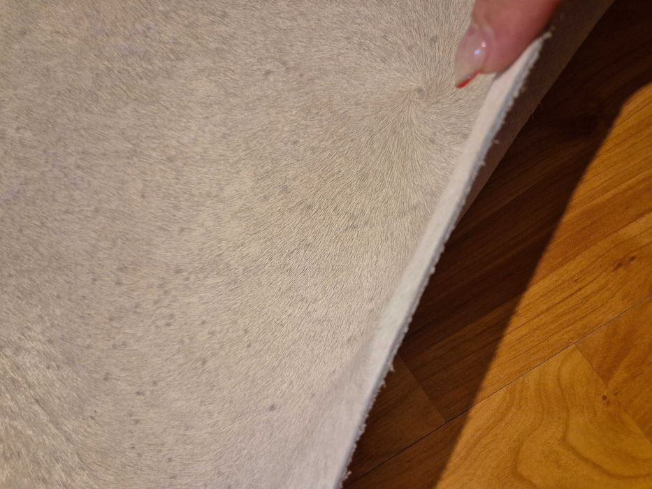 Covor bej piele naturala vita