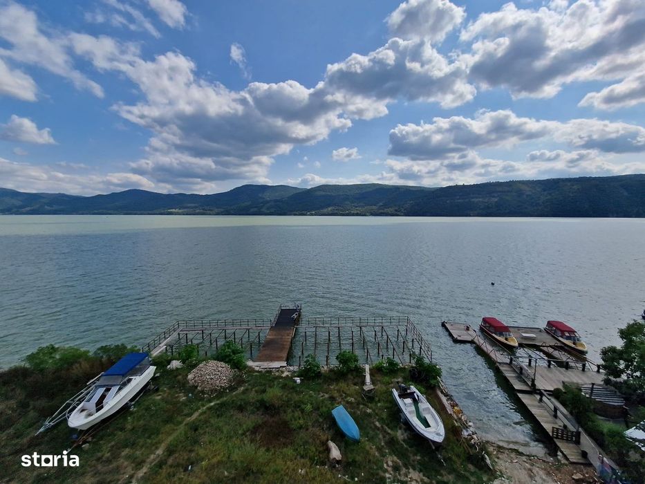 Hotel 30 camere la roșu pe malul Dunării cu Restaurant, terasa, ponton