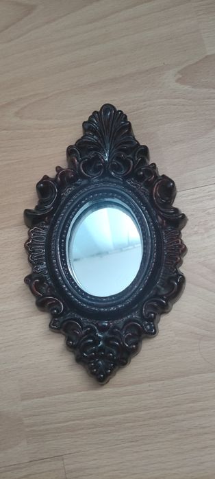 Oglindă în ramă turnată - obiect de colecție