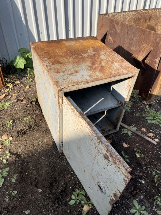 Сейф и бак под воду