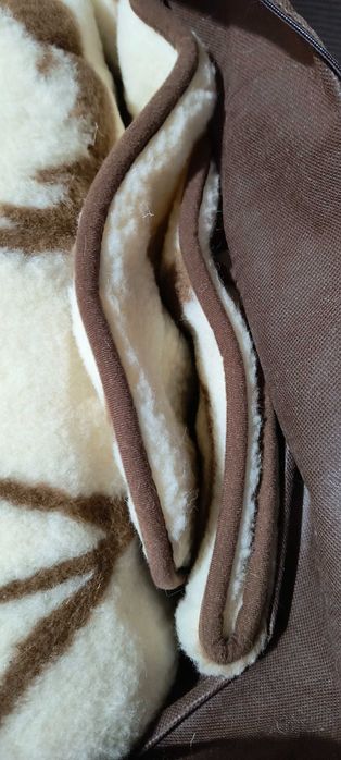 Завивка и възглавници от мериносова вълна . НОВИ