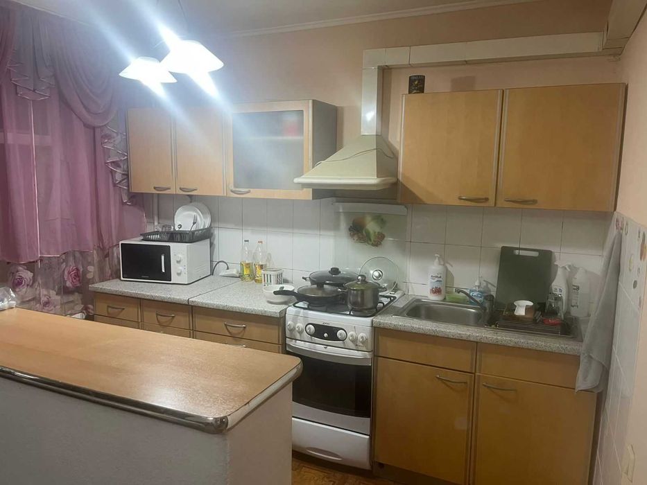 продам 2-х комнатную в р-не маг Бородинский