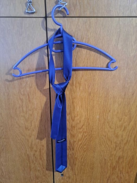 Официален Костюм