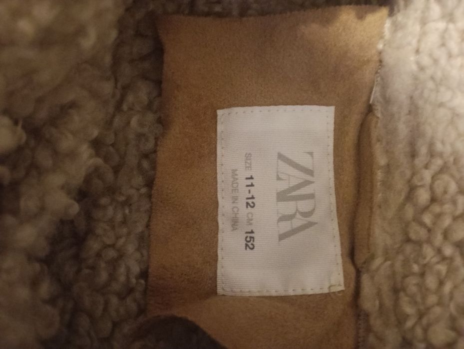 Cojoc pentru copii 11-12 ani de la Zara.