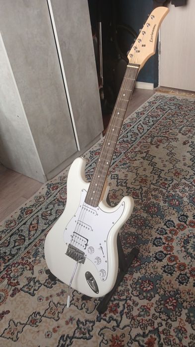 Электрогитара с комбоусилителем