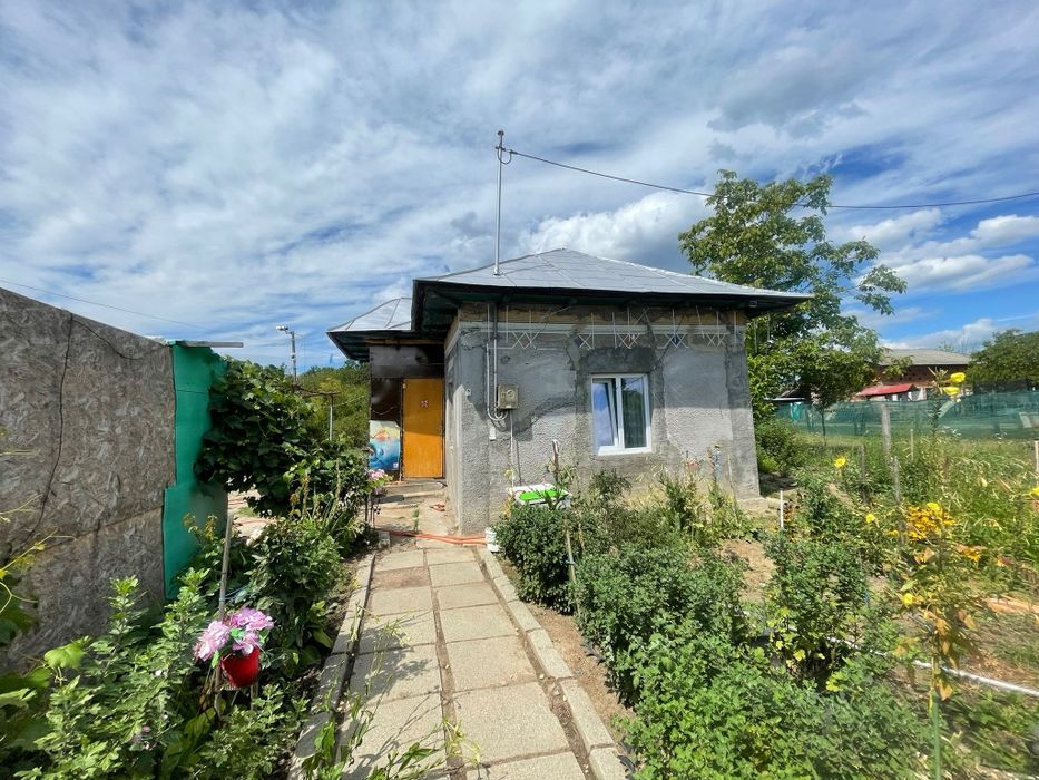 Vând Casă cu teren 3150 mp.aproape de Pitești