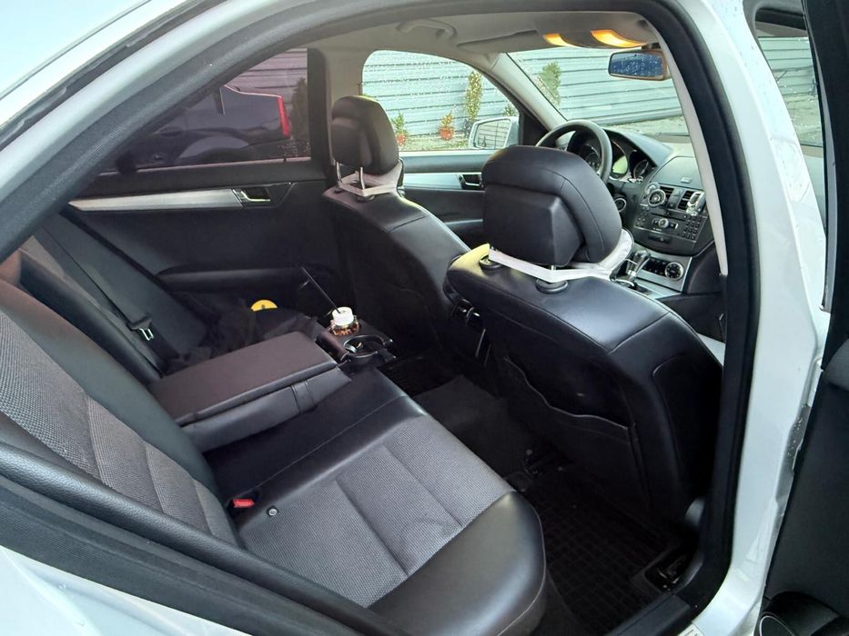 Vand  sau schimb mercedes c200 2.2 diesel