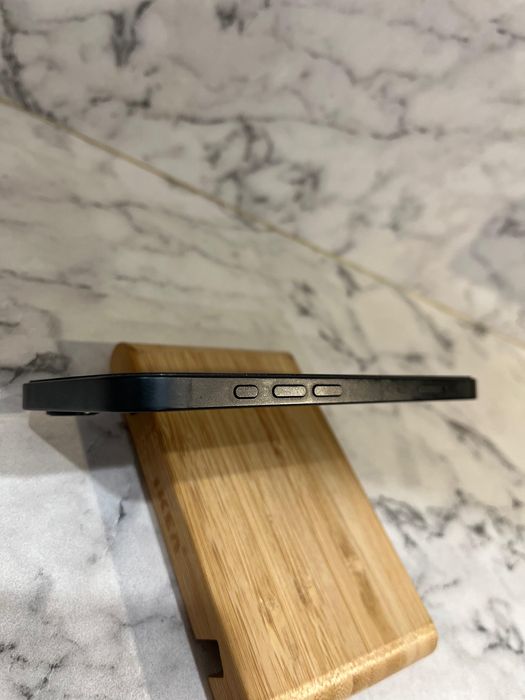 Продам iPhone 16e