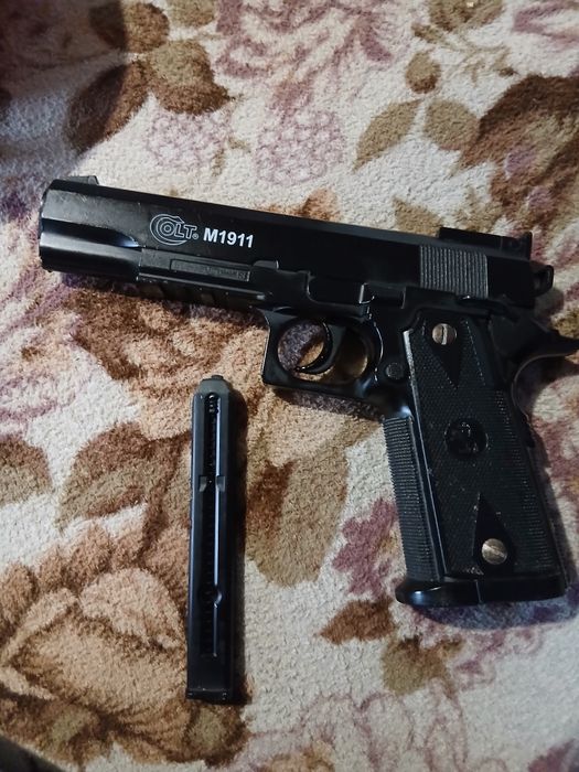 Vând pistol Airsoft Colț M1911 6mn,