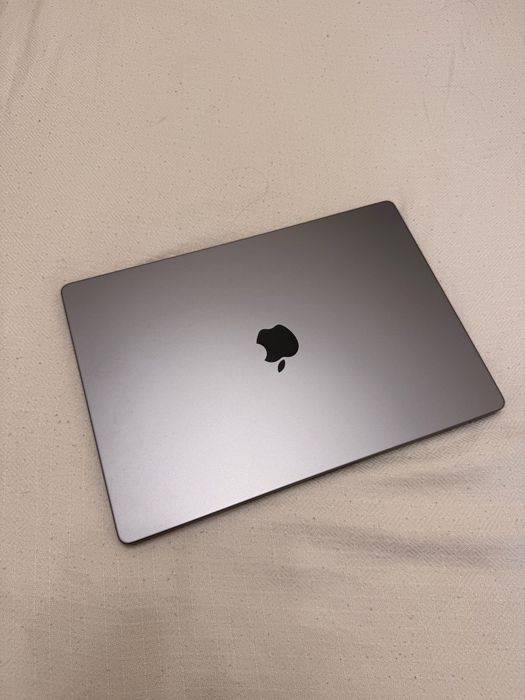 MacBook Pro  16 дюймовый 2021г Серого цвета