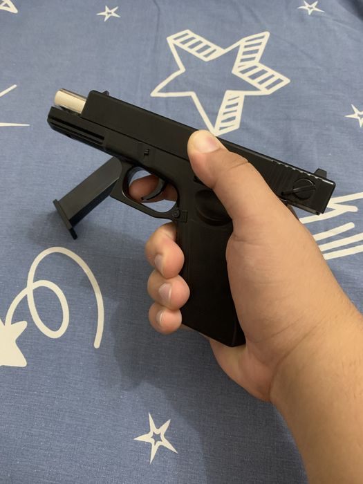 Продам абсолютно новый glock 17 6mm полностью метталичечкий