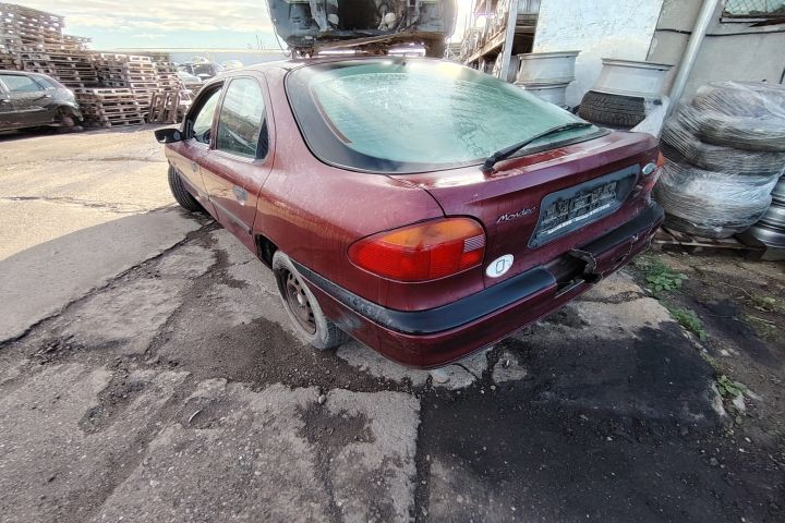 Lampa semnalizare pe aripa fata dreapta Ford Mondeo 1992