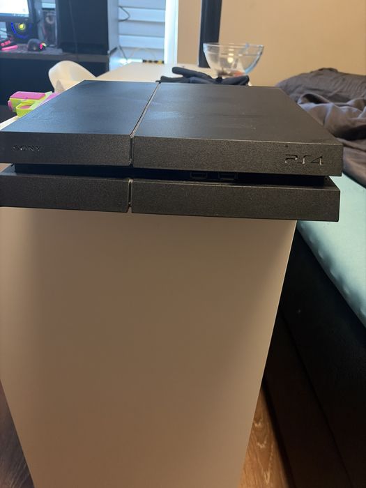 Продавам ps4 нищо му няма