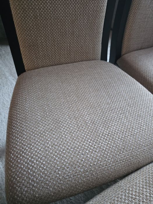 Vand scaune. 170 lei buc. Din lemn masiv.