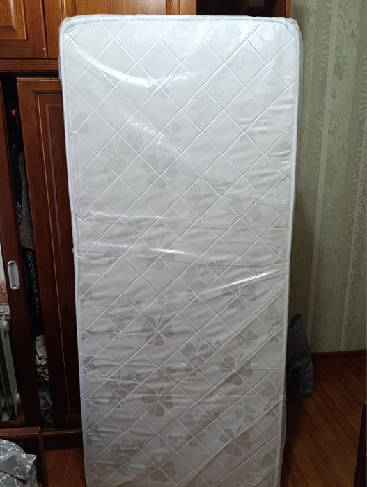 Продаетса матрас в хорошем состоянии почти новый