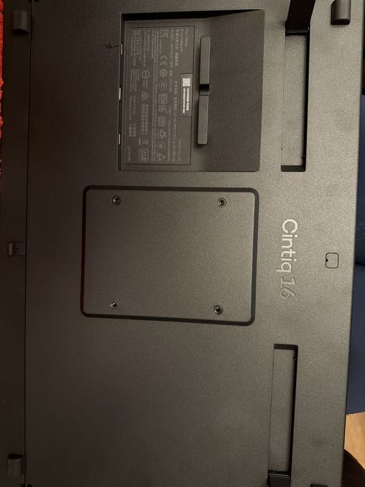 Продавам таблет Cintiq 16