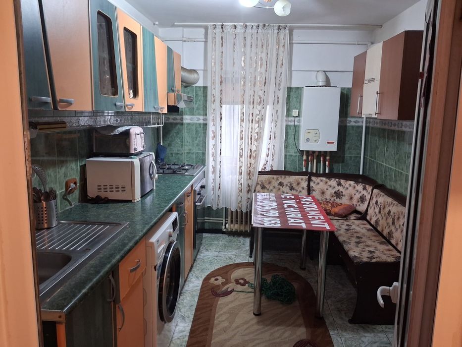 Închiriez apartament 2 camere decomandat