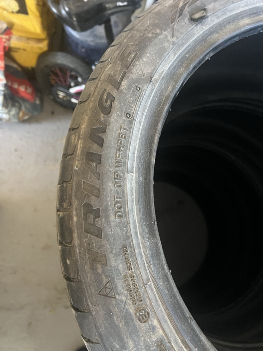 Продам шины 235/45/18