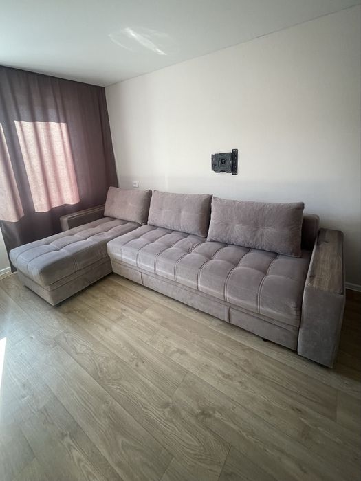 Уловой диван бежевый велюр