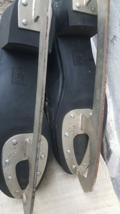 Стари кънки за лед -