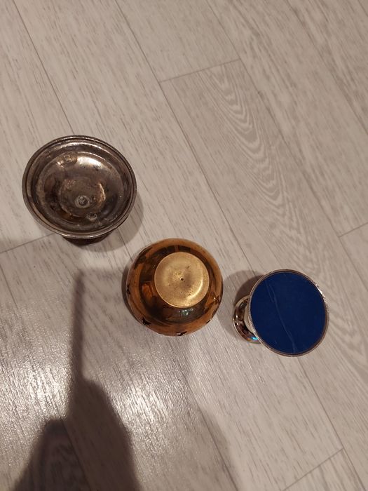 Подсвечники разные.