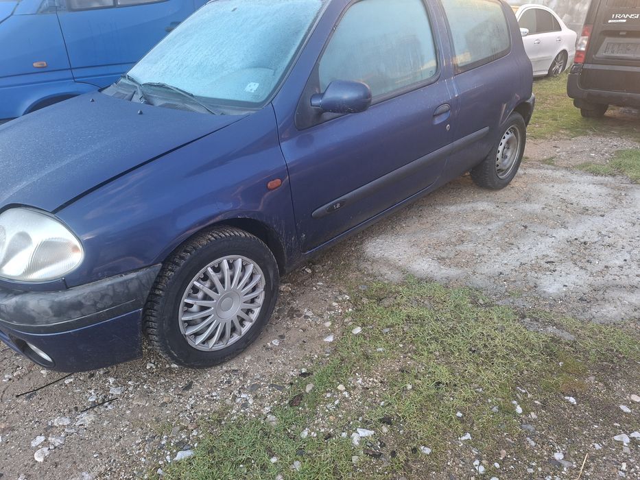 Рено Клио 1.2 бензин 2000г.