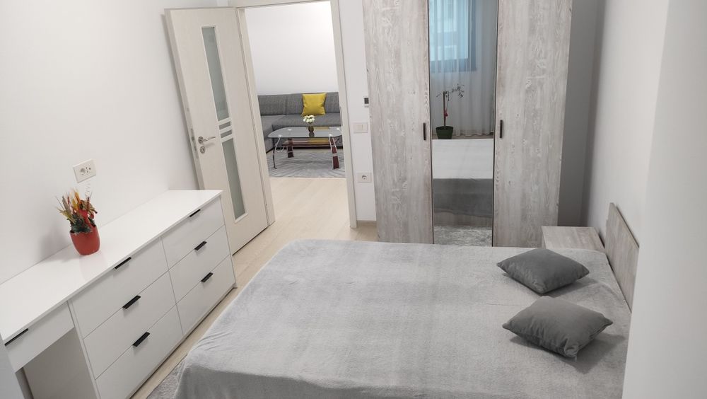 Închiriez apartament