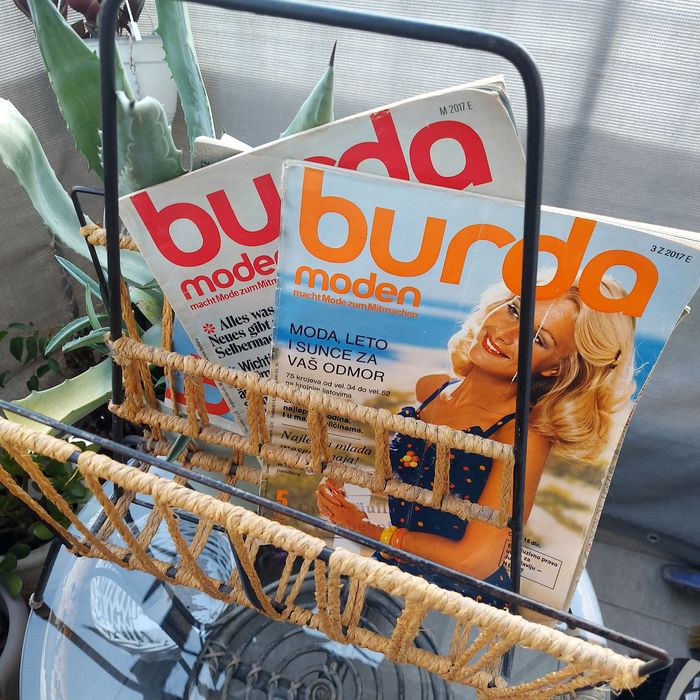 Стойка за списания