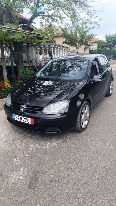 # Продавам голф 5 1.6 FSI 115кс. бензин  НОВ ВНОС; черен металик  golf