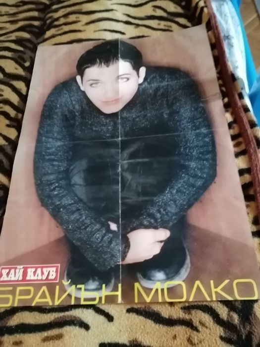 Плакати от хай клуб и опаковки от шоколади