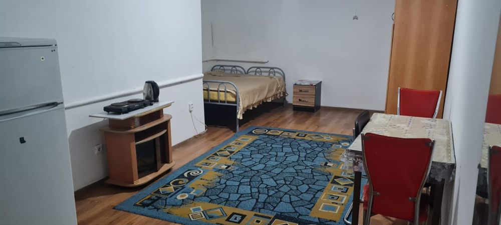 Сдам теплую комнату в цокольном этаже