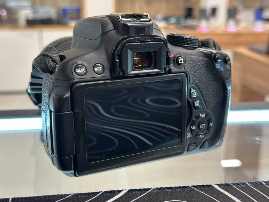 Canon EOS | 700D