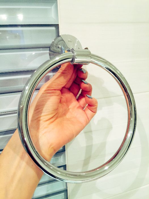 Държач със стъклени сапунерка или чаша или дозатор за течен сапун