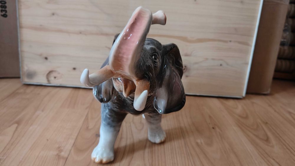 Bibelou elefant din portelan