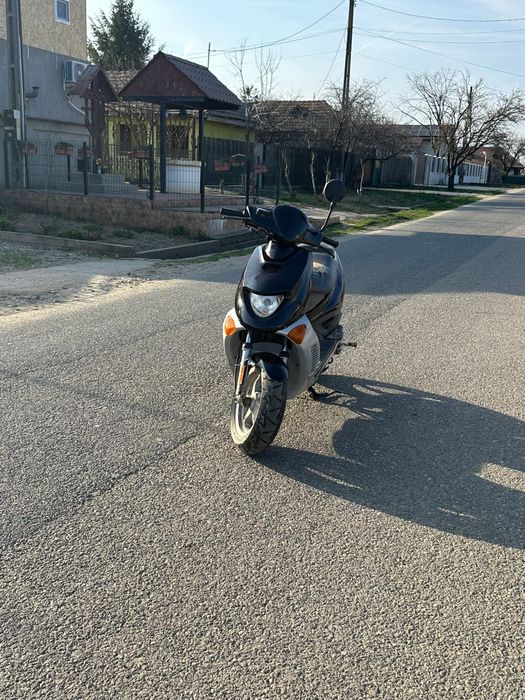 Vand scuter 2t hyosung sf50 racing